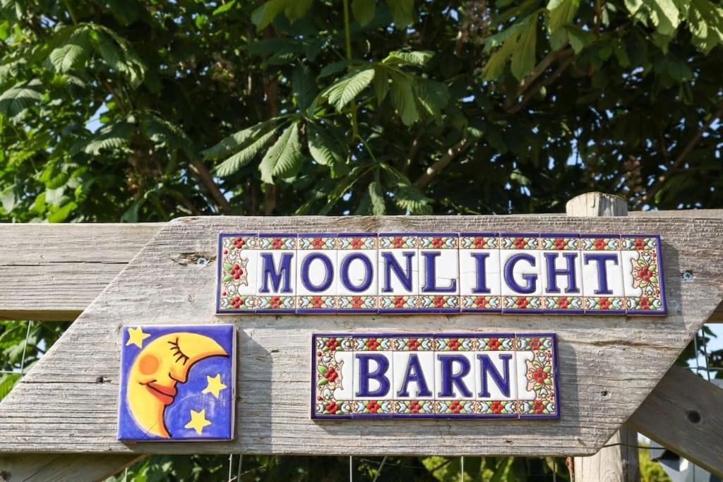 Moonlight Barn Villa แอสคอต ภายนอก รูปภาพ